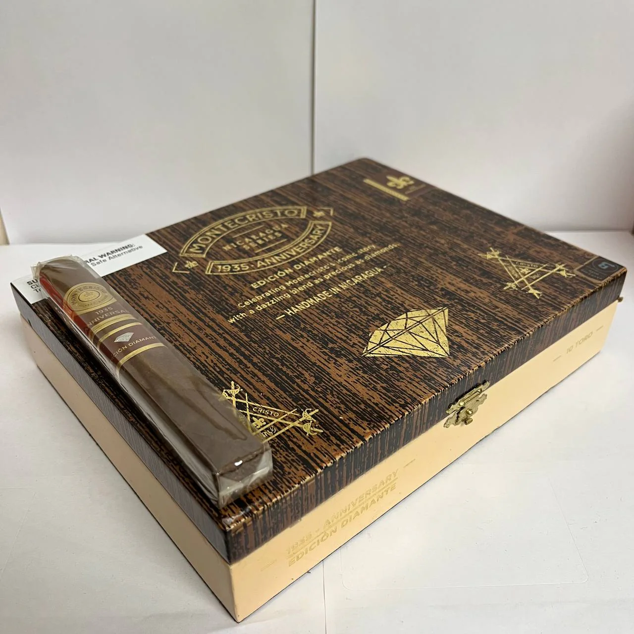 Montecristo 1935 Anniversary Edicion Diamante Toro