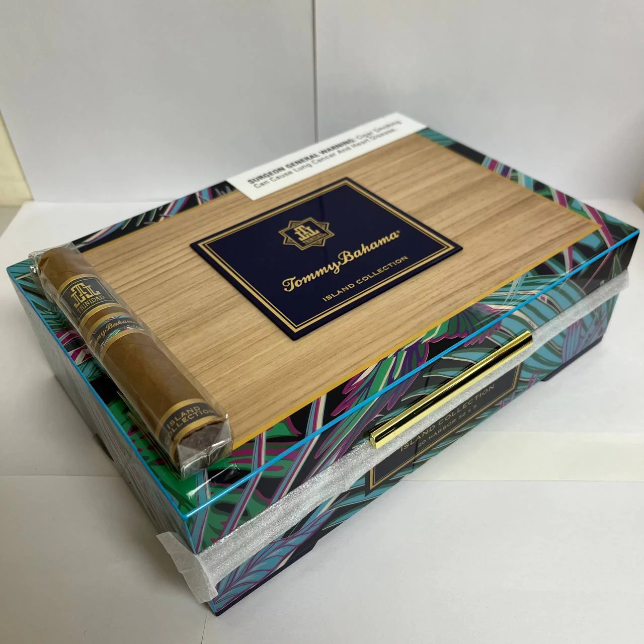 Trinidad x Tommy Bahama Island Collection Harbor Robusto - Image 4